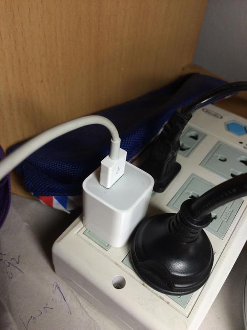 5V500mA充電頭能為無線網(wǎng)卡供電嗎？詳解兼容性與風(fēng)險(xiǎn)